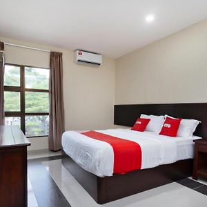 Oyo 89960 Manjung Inn Hotel